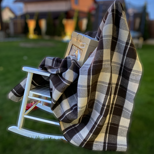 Patura din lana merinos romaneasca cu cutie premium si margine surfilata - Model Andreea - Maro/Bej Natur - 150 x 200 cm