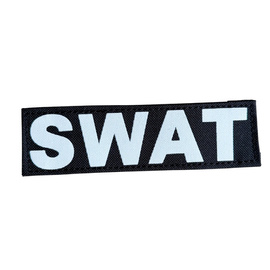 PATCH TACTIC CU APLICARE VELCRO - SWAT - 13.5X4 CM - SUPORT NEGRU SI TEXT ALB