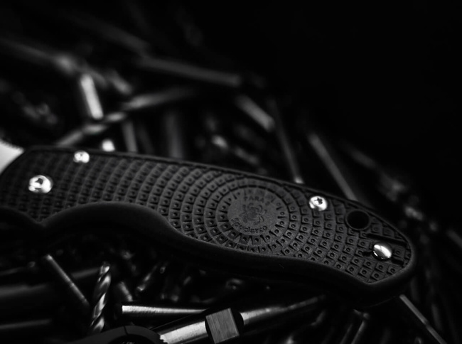 PARA 3 LIGHTWEIGHT PLAIN KNIFE- SPYDERCO