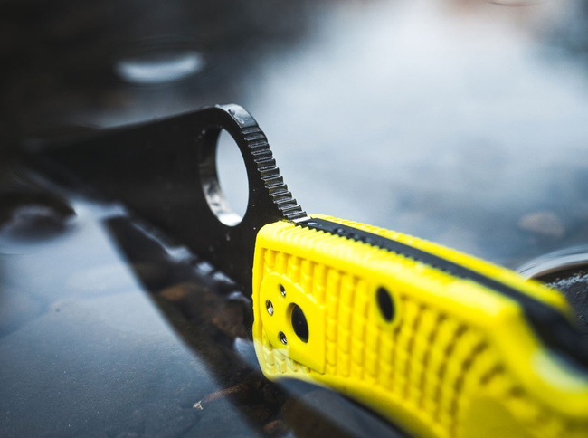 CUTIT DE BUZUNAR "PACIFIC SALT 2" - GALBEN- SPYDERCO