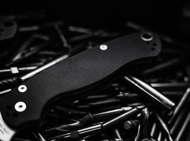 PARA MILITARY 2  POCKET KNIFE - SPYDERCO