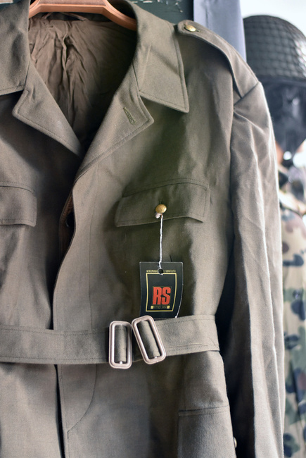 Uniforma cu jacheta si 2 perechi de pantaloni - Surplus militar românesc - Maro/Oliv - Ca Noi