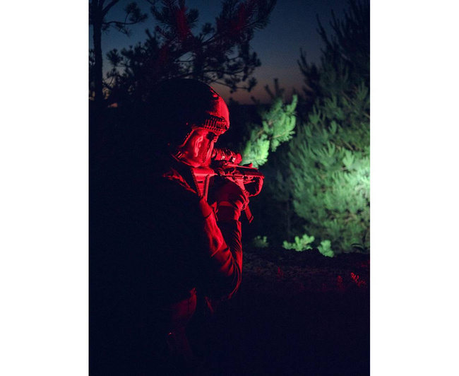 Armytek Dobermann Pro Magnet USB Flashlight (Warm Light) - Black