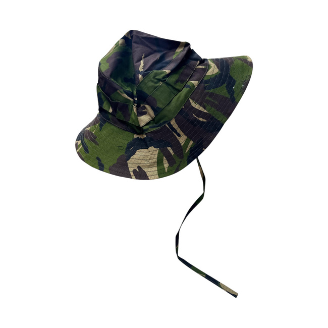 Palarie Boonie cu plasa anti-insecte inclusa - Surplus militar romanesc - Camuflaj Woodland - In stare buna  
