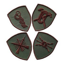 EMBLEMA SEMN DE ARMA MANECA SCUT - ARTILERIE TERESTRA - BRODATA PE SUPORT KAKI CU FIR MARO