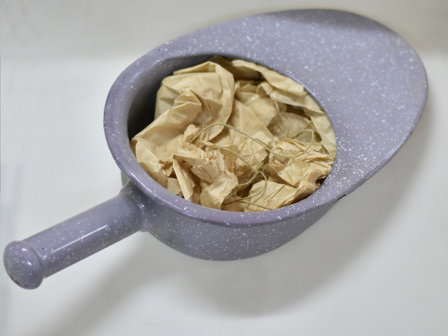 ENAMELED MEDICAL BEDPAN - MILITARY SURPLUS ROMANIAN ARMY