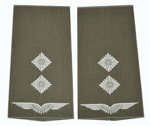 EMBLEMA - GENUINE GERMAN AIR FORCE O.D./SILVER SHOULDER LOOPS ´OBERLEUTNANT´