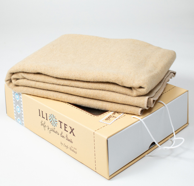 Romanian wool blanket, 150 x 220 cm, cream