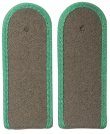 East Germ. Green Epaulets Sold.piping