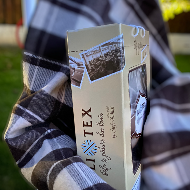 Patura din lana merinos romaneasca cu cutie premium si margine surfilata - Model Andreea - Maro/Bej Natur - 150 x 200 cm