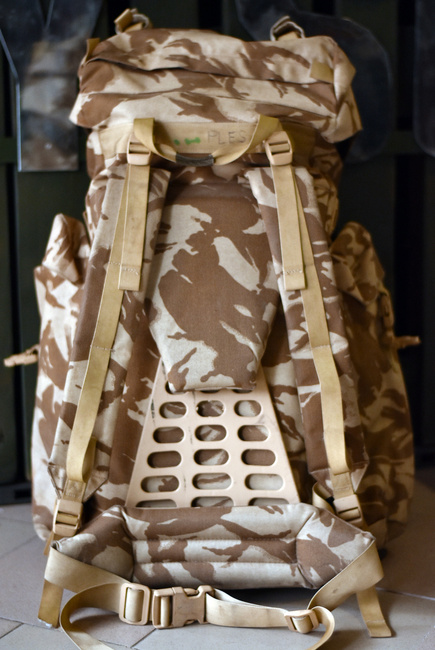 RUCSAC COMBAT MILITAR MARE CU BUZUNAR, PUIUT EXTERIOR DETASABIL - CONDOR - 90L - SURPLUS MILITAR ARMATA ROMANA - CAMUFLAJ DESERT - IN STARE BUNA