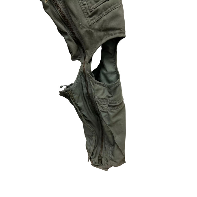 COSTUM ANTI-G CSU-13B/P - MODEL DECUPAT - SURPLUS MILITAR FORTELE AERIENE AMERICANE SUA - VERDE OD - IN STARE BUNA/DECO