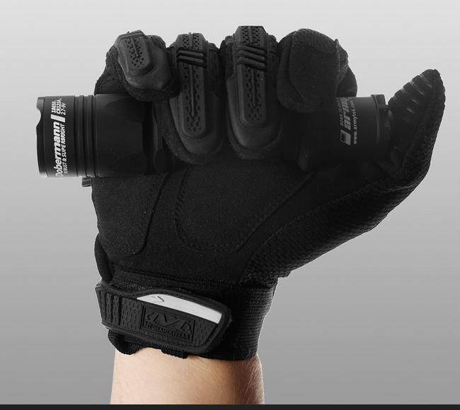 Lanterna tactica Armytek Dobermann XP-L HI White