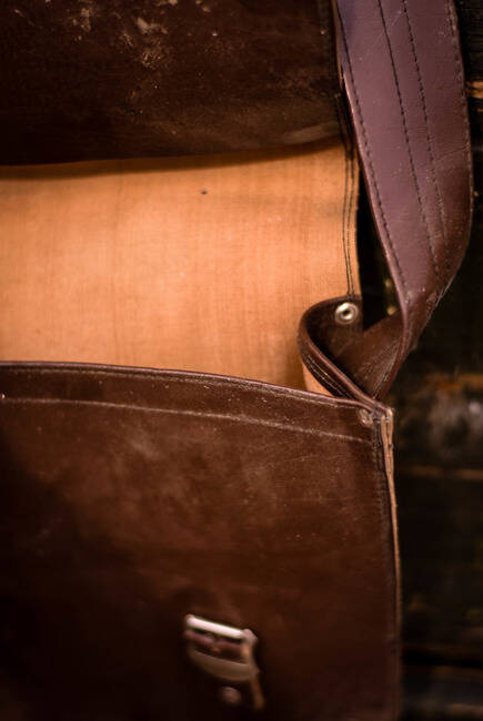 Geanta de umar, imitatie de piele, Surplus Armata Română, in stare buna