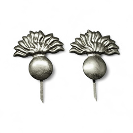 SET 2 SEMNE DE ARMA PENTRU EPOLETI, GRADE MILITARE RAZBOIUL RECE - OFITER SUPERIOR INFANTERIE R.S.R. - 1960 (VINTAGE) - SURPLUS MILITAR ARMATA ROMANA - ARGINTIU - IN STARE BUNA