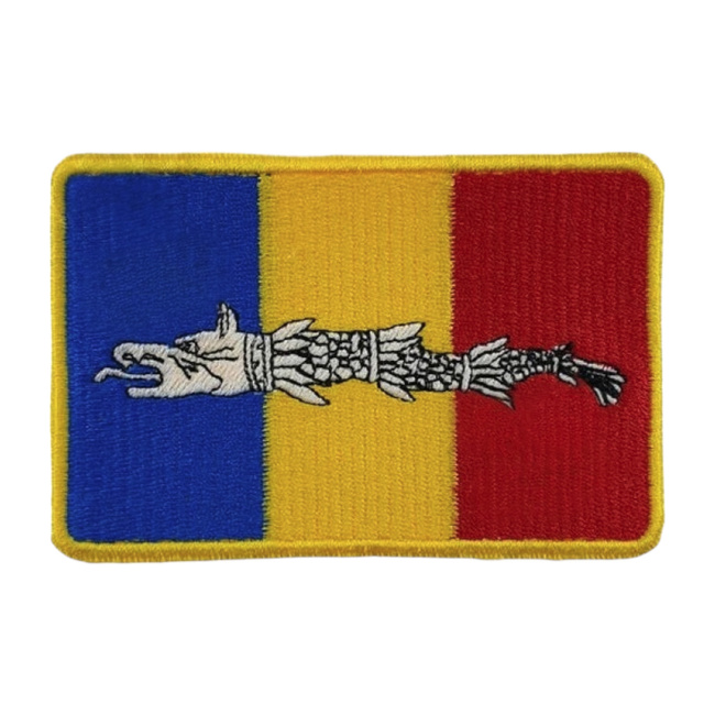 Ecuson Lupul Dacic cu aplicare Velcro (cu scai) - 9,5x6,5 cm - brodat pe suport tricolor cu contur galben