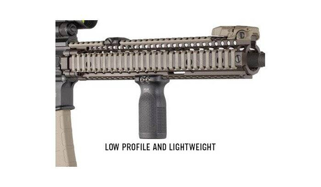 GRIP VERTICAL MAG412-FDE RVG, RIS - FLAT DARK EARTH - MAGPUL