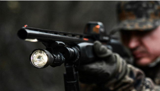 Lanterna tactica Armytek Dobermann XP-L HI White