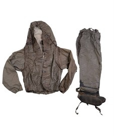 COSTUM DE PROTECTIE IMPOTRIVA GAZELOR (2 PIESE) - SURPLUS MILITAR DE LA ARMATA GERMANIEI DE EST - UZAT