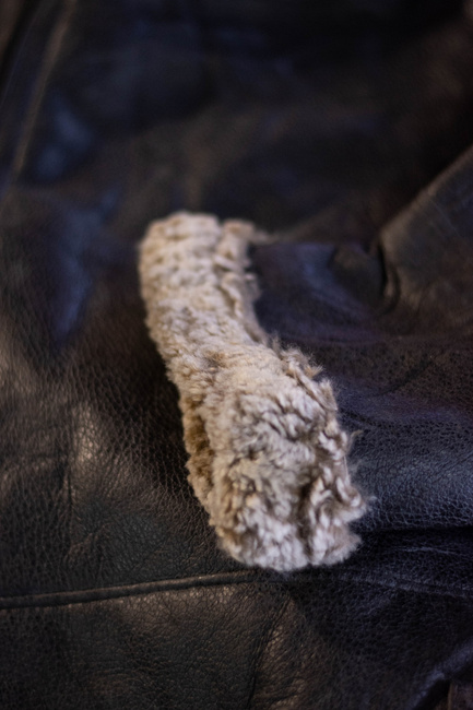 JACHETA DIN PIELE SI BLANA PE INTERIOR - SURPLUS MILITAR AL ARMATEI ROMANE - UZATA