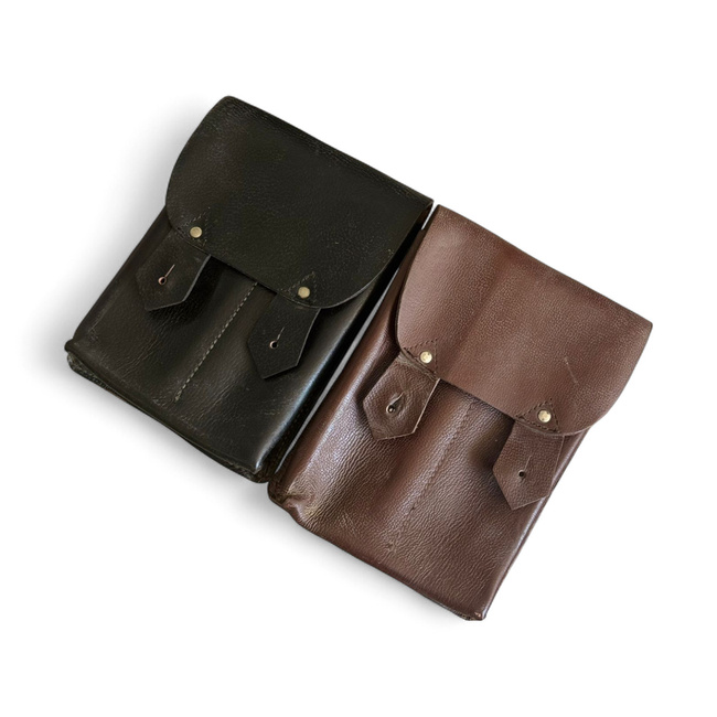 Geanta din piele pentru 4 incarcatoare AK-47 - Surplus Armata Romana - In stare buna 