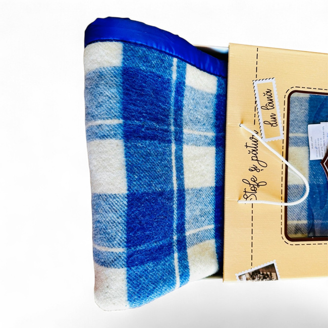 Patura din Lana Merinos Romaneasca cu Cutie Premium - Model Elena - Maro, Albastru/Bej Natur - 140x200 cm – 707 g/mp