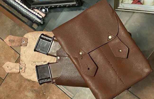 Geanta din piele pentru 4 incarcatoare AK-47 - Surplus Armata Romana - In stare buna 