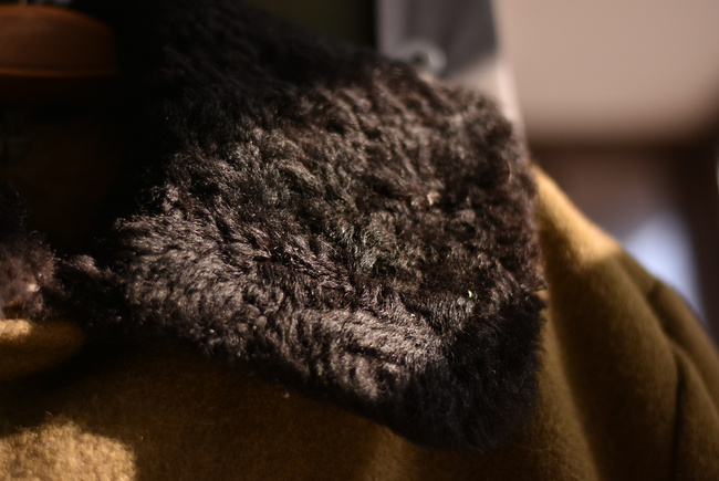 MANTA DE IARNA, LUNGA DIN POSTAV, CU GULER DIN BLANA, CULOAREA VERDE MASLINIU - SURPLUS MILITAR DE LA ARMATA ROMANA - CA NOUA