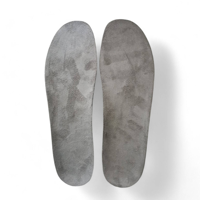 Insulated thermoformed insoles for winter footwear with aluminum foil