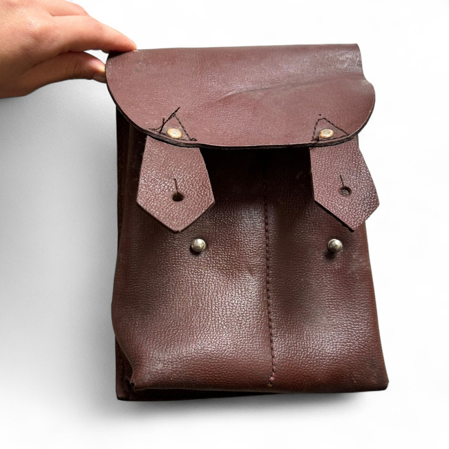 Geanta din piele pentru 4 incarcatoare AK-47 - Surplus Armata Romana - In stare buna 