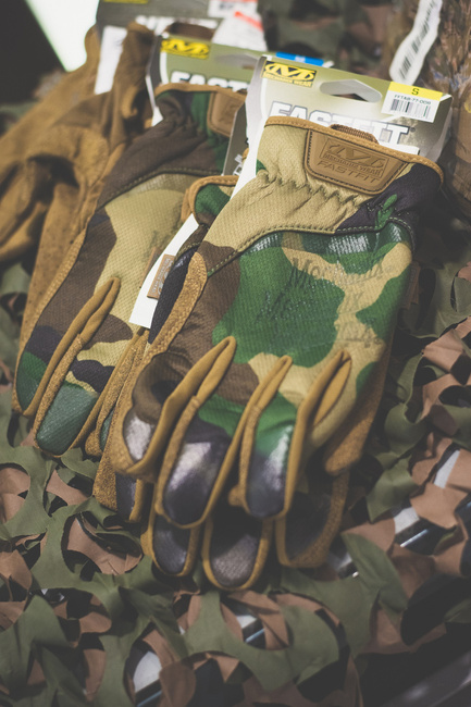 TACTICAL GLOVES - FAST FIT - Mechanix - WOODLAND