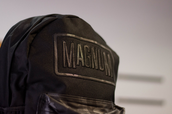 RUCSAC MAGNUM CORPS - NEGRU/ARGINTIU (CAMUFLAJ)