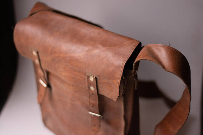 Geanta de umar, imitatie de piele, Surplus Armata Română, in stare buna