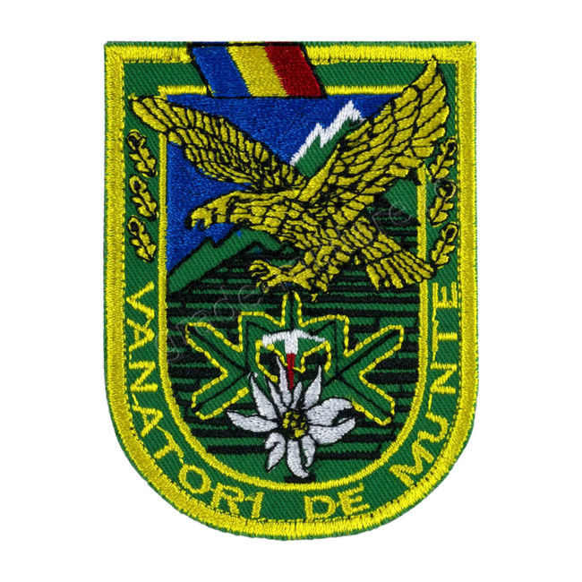 Emblema Vanatori de Munte brodata pe suport verde