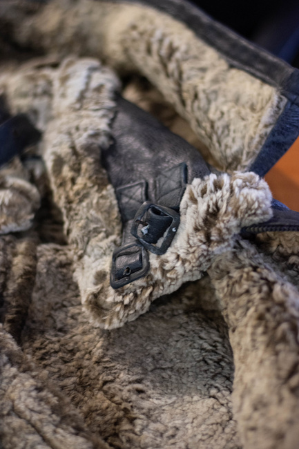 JACHETA DIN PIELE SI BLANA PE INTERIOR - SURPLUS MILITAR AL ARMATEI ROMANE - UZATA