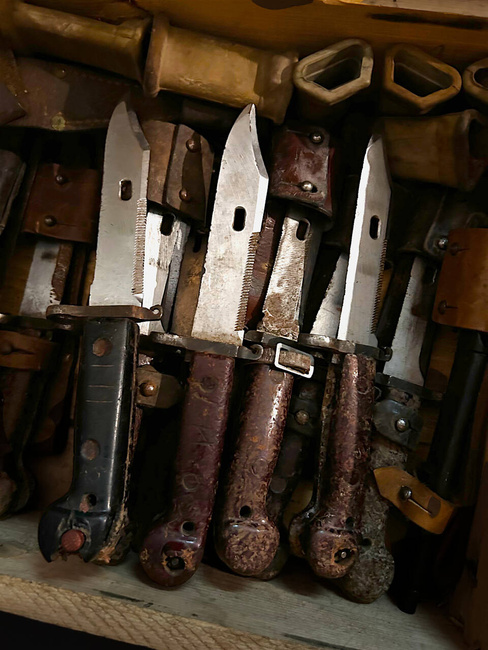 BAIONETA, CUTIT MILITAR DE PARASUTIST - FARA TEACA - SURPLUS MILITAR DE LA ARMATA ROMANA - UZATA