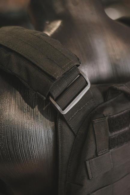 TACTICAL CARRIER VEST - OUTAC - Defcon 5 - BLACK