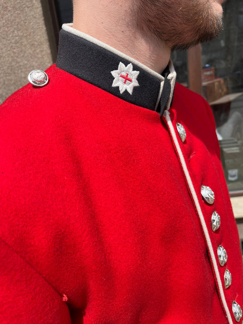 TUNIC WITHOUT EPAULETS - BRITISH ARMY MILITARY SURPLUS - RED - USED