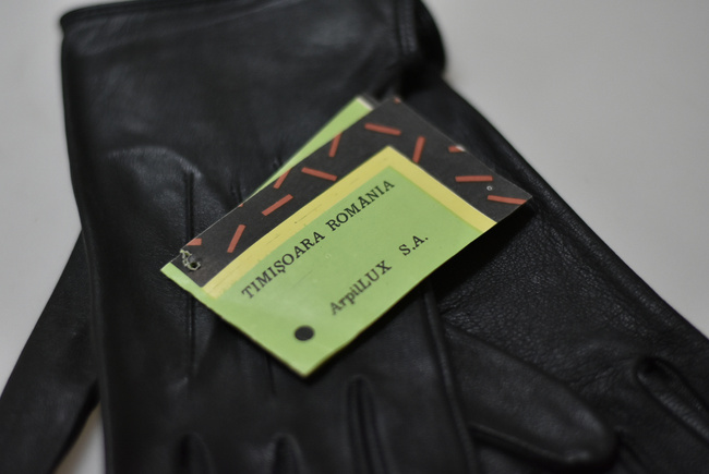 MANUSI DE DAMĂ DIN PIELE NATURALA, FARA CAPTUSEALA - NEGRE - SURPLUS MILITAR ARMATA ROMANA - CA NOI