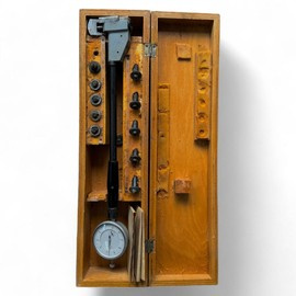 APARAT CU COMPARATOR PENTRU VERIFICAT ALEZAJE - INTREPRINDEREA FINA BUCURESTI - 50-160 MM - SURPLUS MILITAR ARMATA ROMANA - IN STARE BUNA