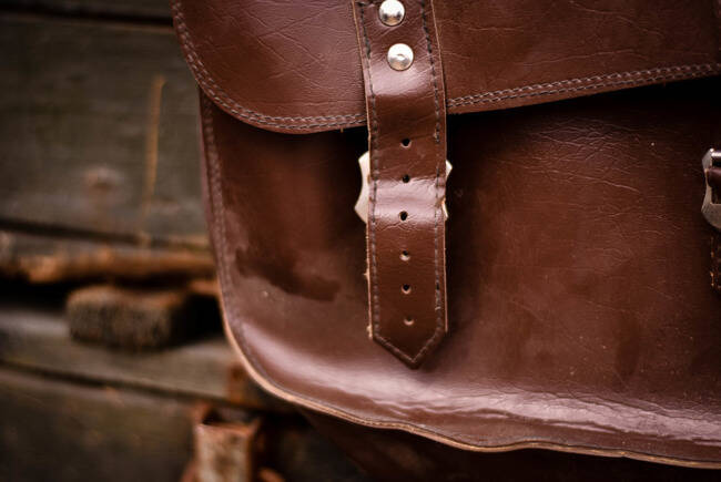 Geanta de umar, imitatie de piele, Surplus Armata Română, in stare buna