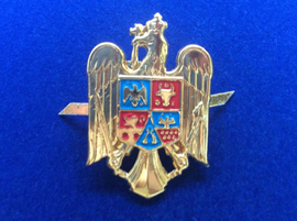 INSIGNĂ MILITARĂ DE COIFURĂ - VULTUR CU COROANĂ - SURPLUS MILITAR ROMÂNESC