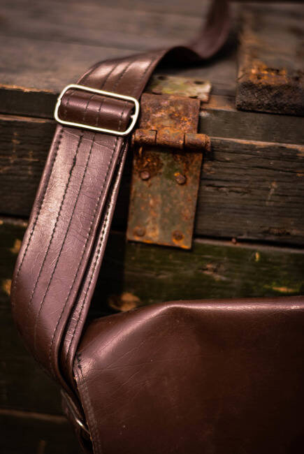 Geanta de umar, imitatie de piele, Surplus Armata Română, in stare buna