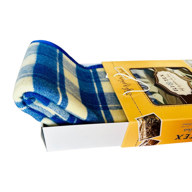 Patura din Lana Merinos cu Franjuri si Cutie Premium - Model Elena - Carouri Albastru/Alb - 150 x 200 + 20 cm