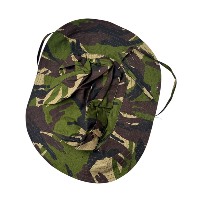 Palarie Boonie cu plasa anti-insecte inclusa - Surplus militar romanesc - Camuflaj Woodland - In stare buna  