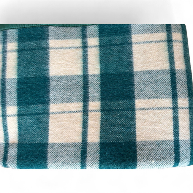 Merino Wool Blanket with Premium Gift Box - Aura Model - Classic - 150x200 cm - Emerald Green/Cream Checkered