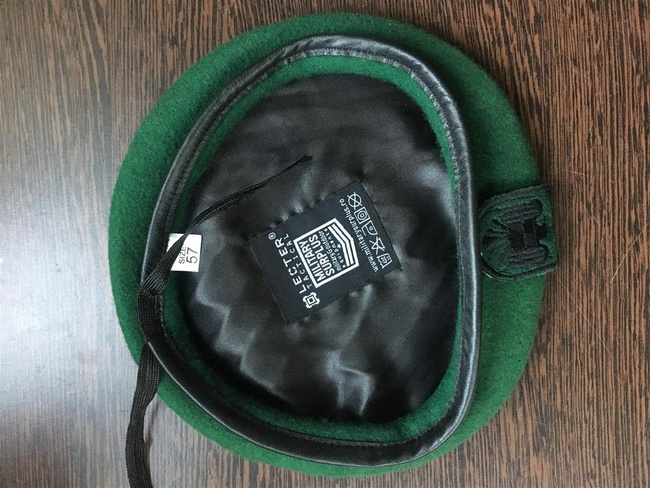 Beret with velcro Insignia - Green