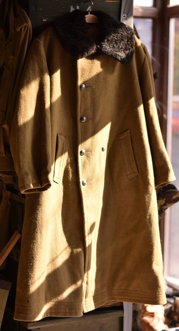 WINTER COAT, LONG, MADE OF WOOL, WITH FUR COLLAR, OLIVE GREEN - MILITARY SURPLUS FROM ROMANIAN ARMY - LIKE NEW