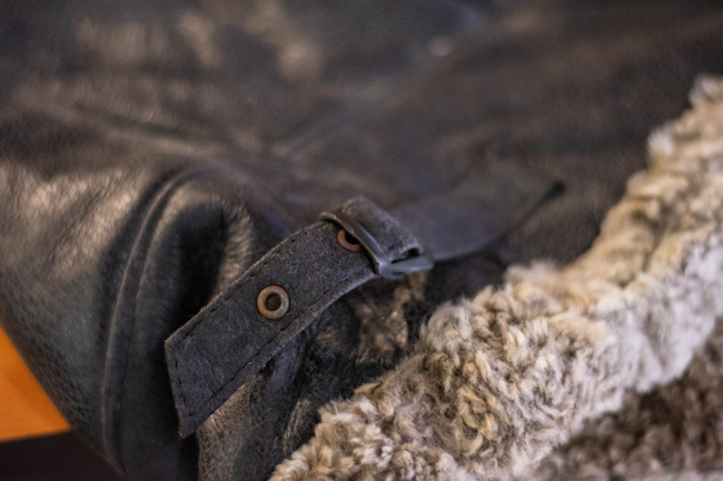 JACHETA DIN PIELE SI BLANA PE INTERIOR - SURPLUS MILITAR AL ARMATEI ROMANE - UZATA