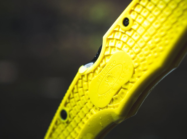 CUTIT DE BUZUNAR "PACIFIC SALT 2" - GALBEN- SPYDERCO